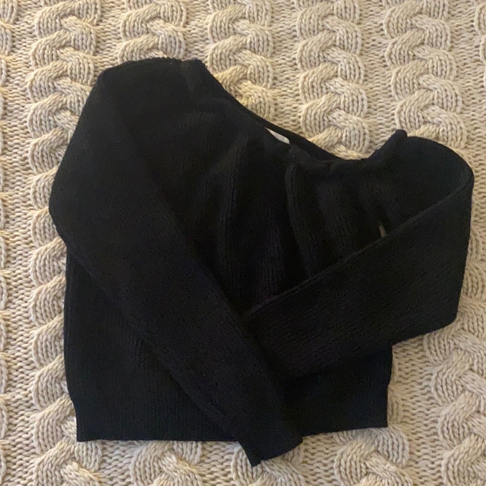 Off the shoulder Superdown Ravie black sweater!